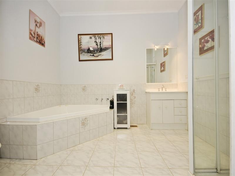 35 Meadowgate Drive, Chirnside Park VIC 3116