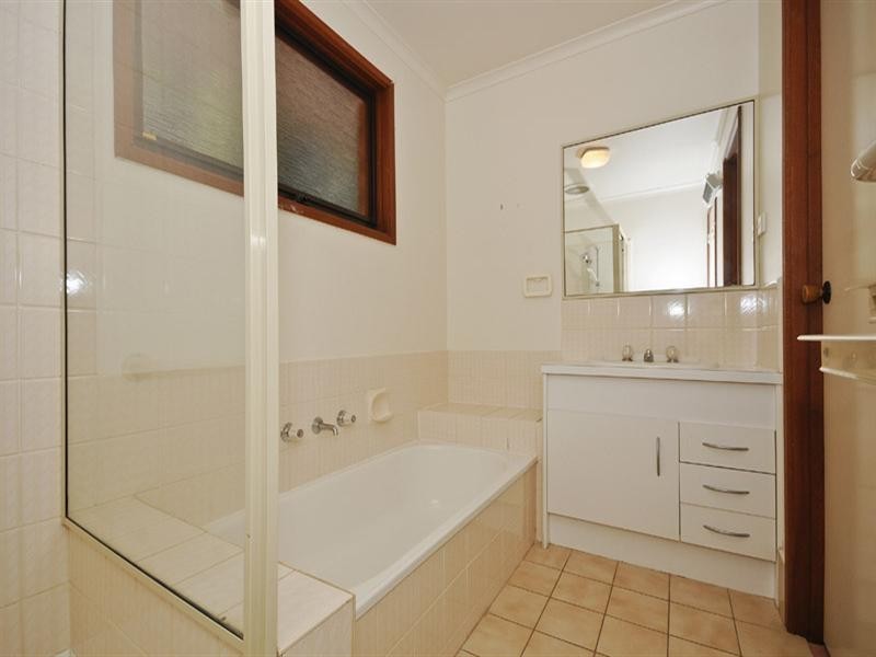 2/17 Mines Road, Ringwood East VIC 3135