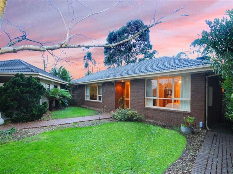 4 Summer Place, Mooroolbark VIC 3138