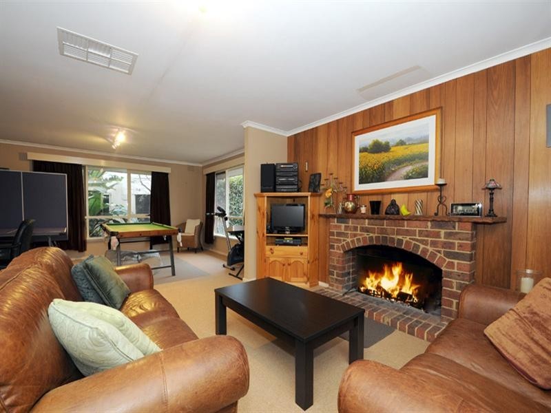 4 Summer Place, Mooroolbark VIC 3138