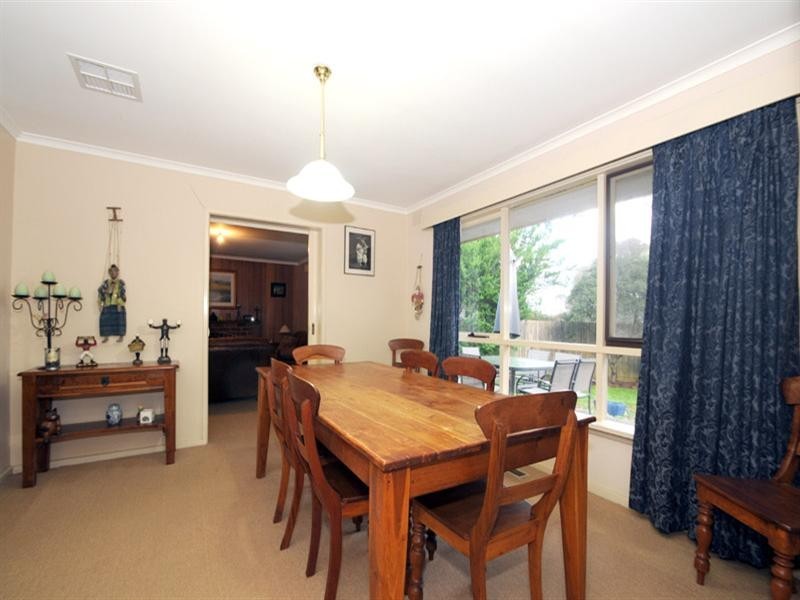 4 Summer Place, Mooroolbark VIC 3138