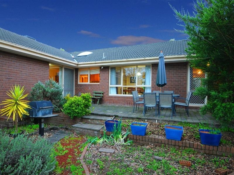 4 Summer Place, Mooroolbark VIC 3138