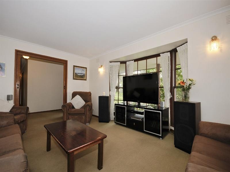 7 Cambridge Road, Mooroolbark VIC 3138