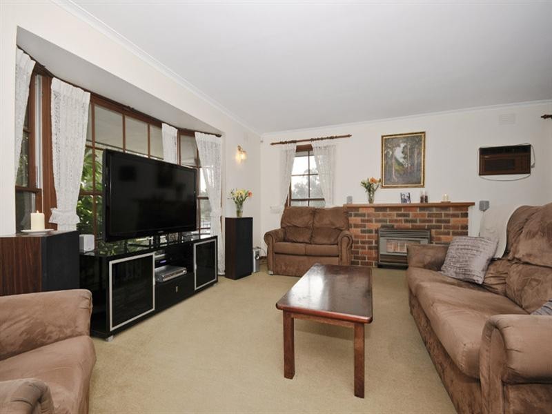 7 Cambridge Road, Mooroolbark VIC 3138