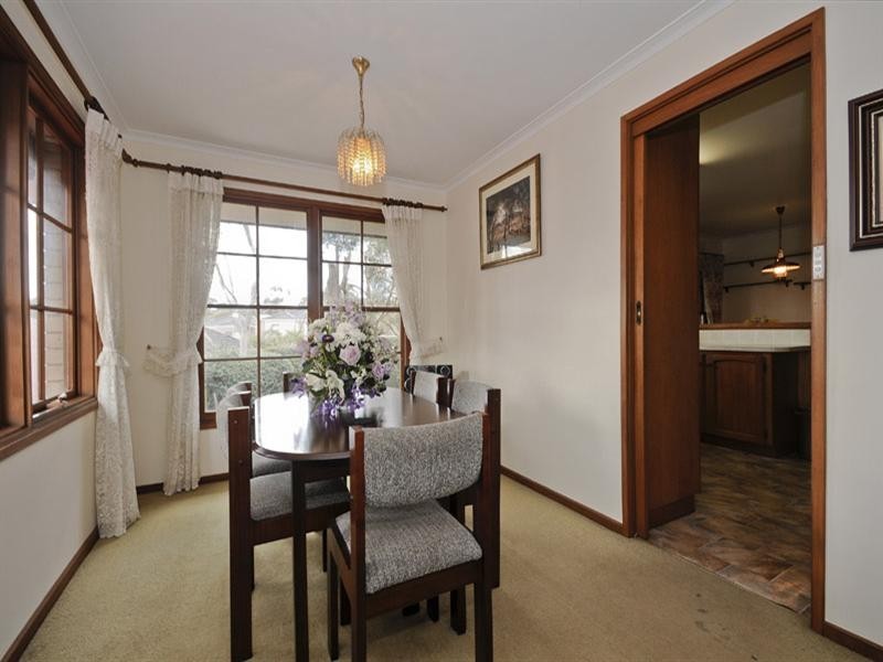 7 Cambridge Road, Mooroolbark VIC 3138