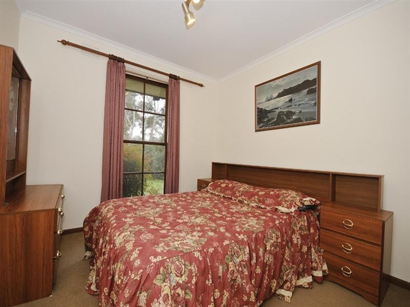7 Cambridge Road, Mooroolbark VIC 3138