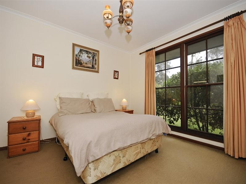 7 Cambridge Road, Mooroolbark VIC 3138