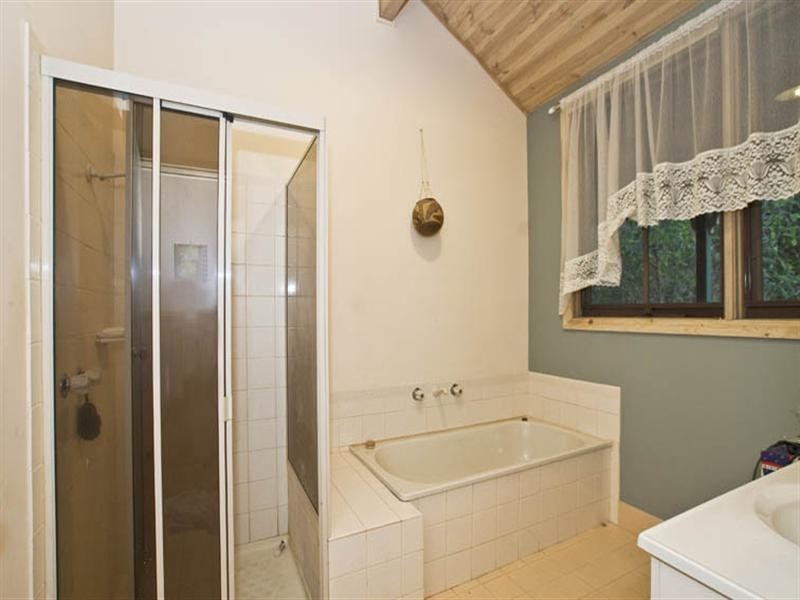 127 BARAK Drive, Launching Place VIC 3139