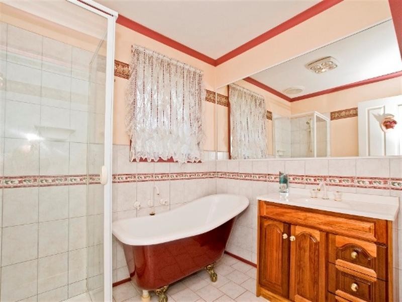18 ARKARRA Court, Mooroolbark VIC 3138