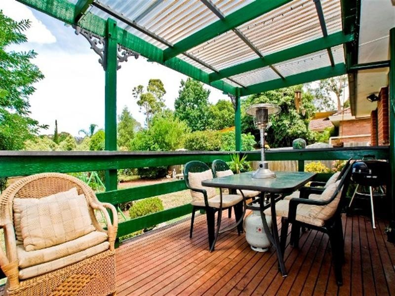 18 ARKARRA Court, Mooroolbark VIC 3138