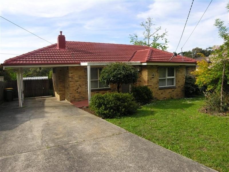 27 LAWSON Road, Mooroolbark VIC 3138