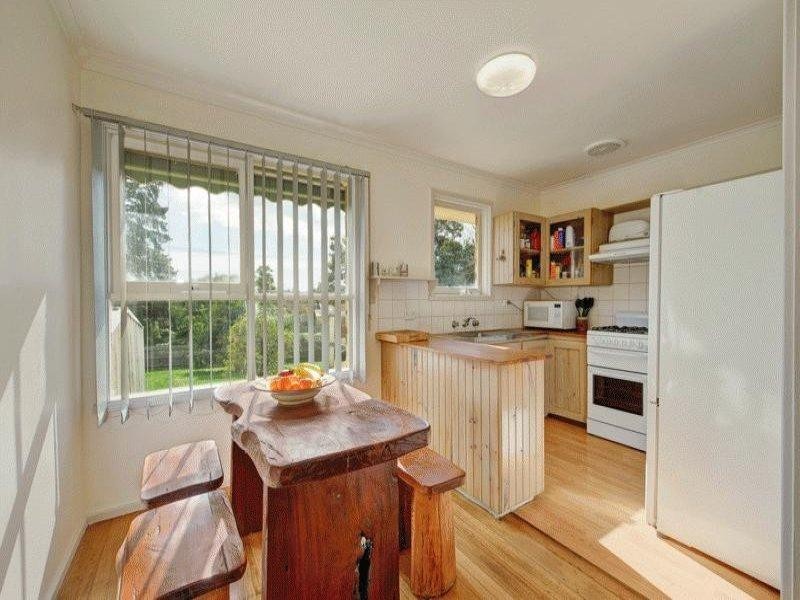 27 LAWSON Road, Mooroolbark VIC 3138