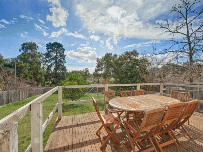 27 LAWSON Road, Mooroolbark VIC 3138