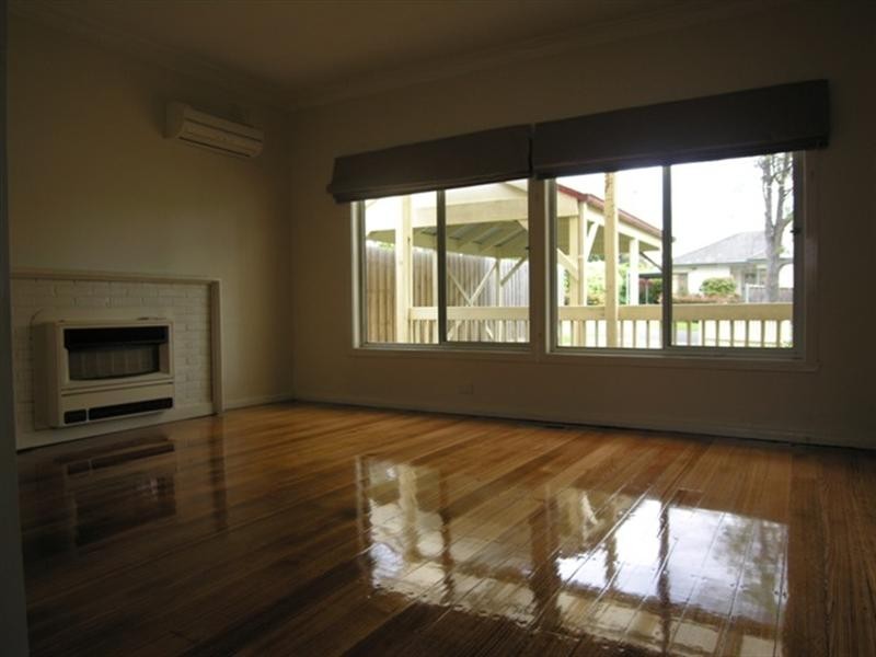 24 LIONEL Crescent, Croydon VIC 3136