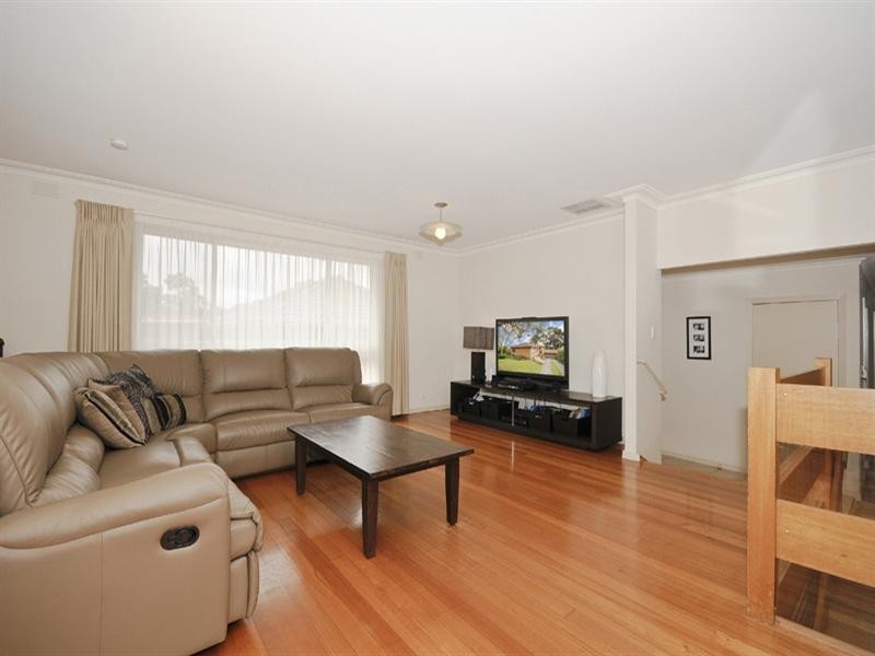 15 Wallace Way, Mooroolbark VIC 3138