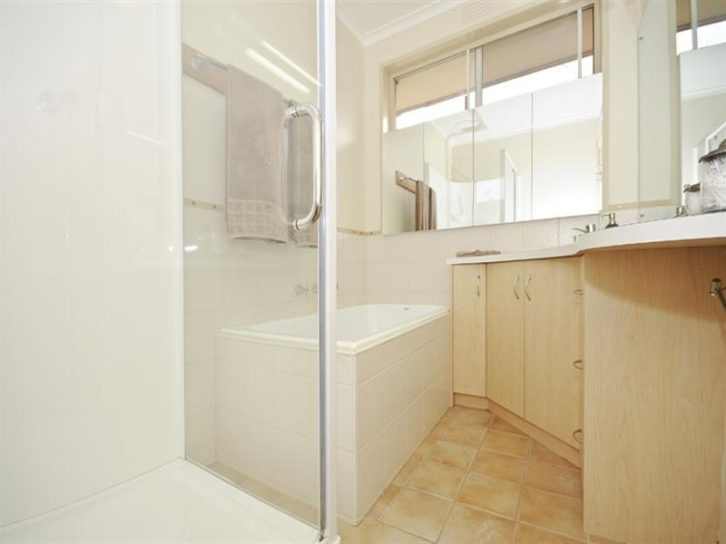 15 Wallace Way, Mooroolbark VIC 3138