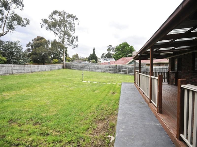 11 Robert Court, Croydon VIC 3136