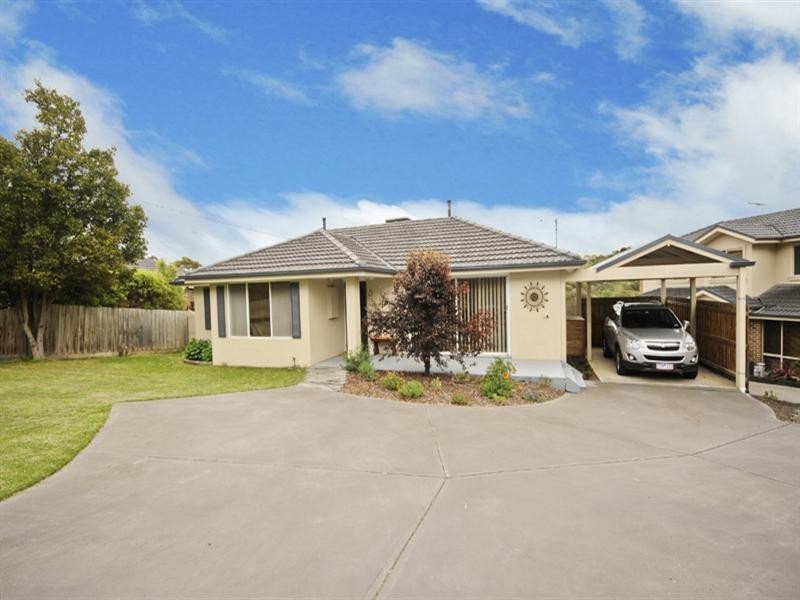 14 Russell Avenue, Mooroolbark VIC 3138