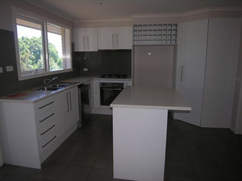 10 CHINOOK Crescent, Mooroolbark VIC 3138