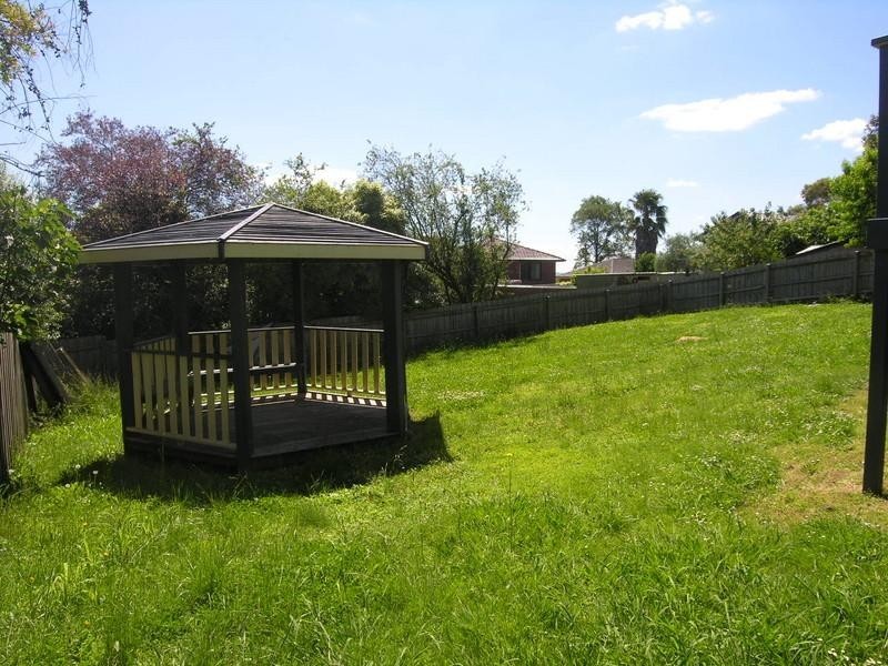 10 CHINOOK Crescent, Mooroolbark VIC 3138