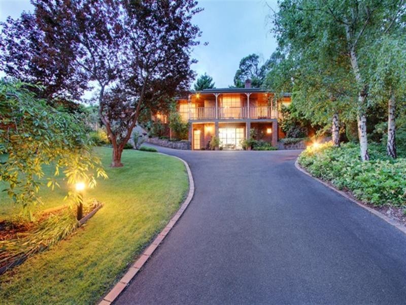 2 Delmont Court, Mooroolbark VIC 3138