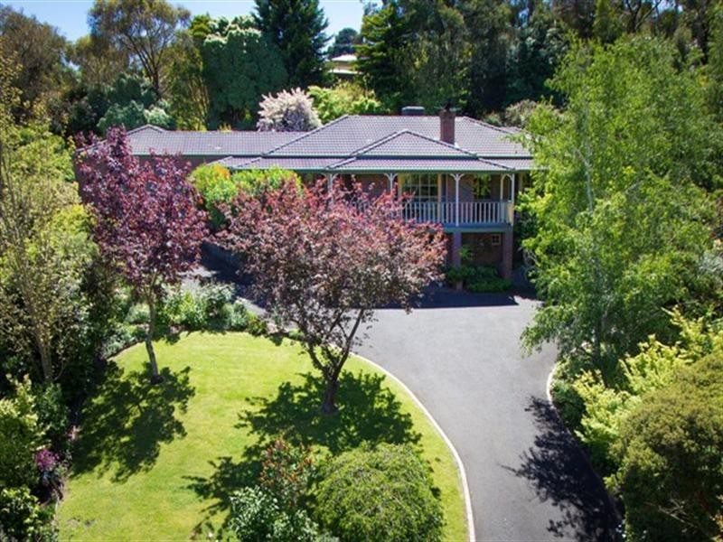 2 Delmont Court, Mooroolbark VIC 3138