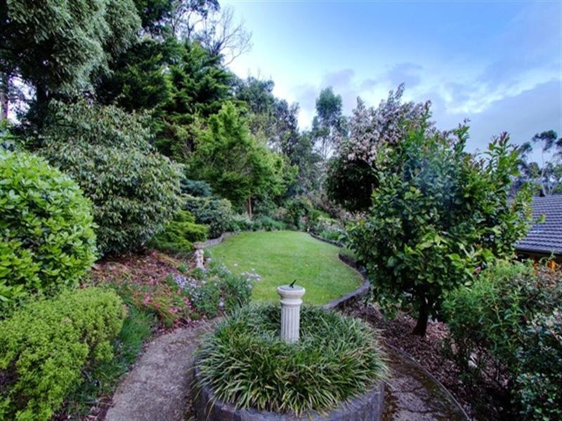 2 Delmont Court, Mooroolbark VIC 3138