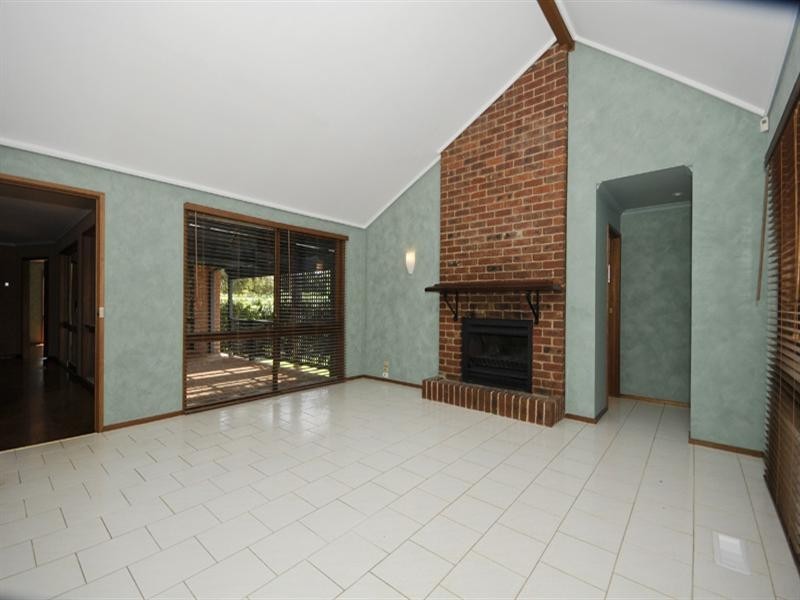 71 Blackburn Road, Mooroolbark VIC 3138