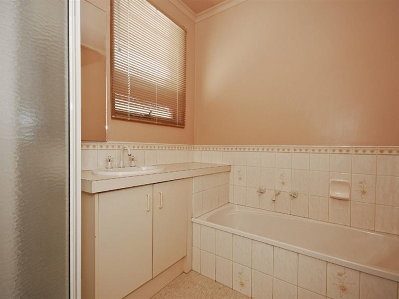 71 Blackburn Road, Mooroolbark VIC 3138