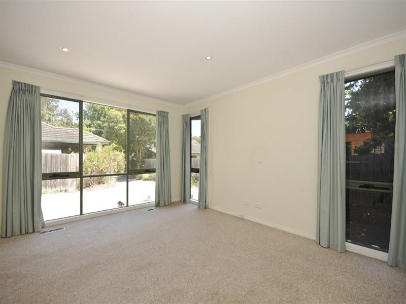 2/10 Andrew Street, Mooroolbark VIC 3138