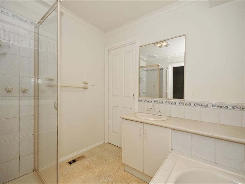 2/10 Andrew Street, Mooroolbark VIC 3138