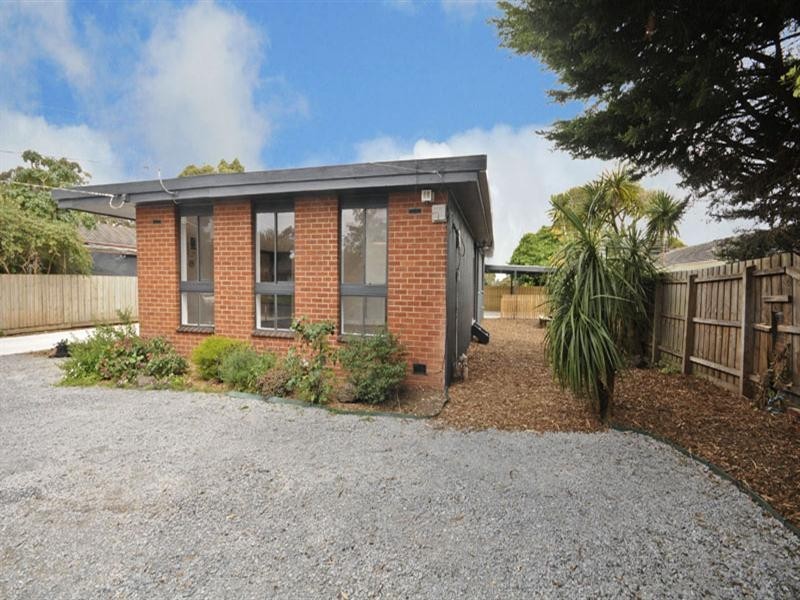 14 HIGHPOINT Avenue, Mooroolbark VIC 3138
