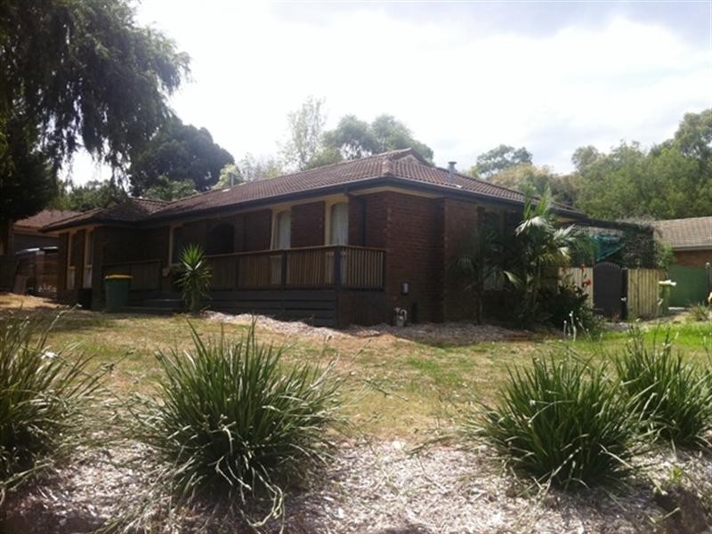 4 Statesman Crescent, Mooroolbark VIC 3138