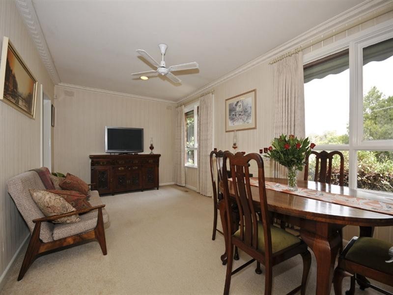 19 Dryden Concourse, Mooroolbark VIC 3138
