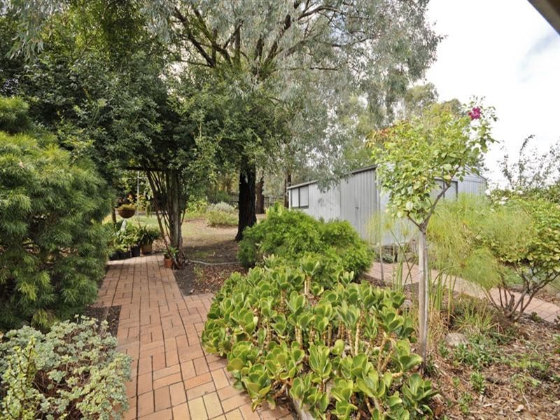 19 Dryden Concourse, Mooroolbark VIC 3138