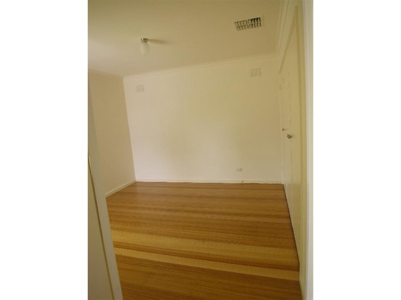 6 LAIRD Street, Croydon VIC 3136