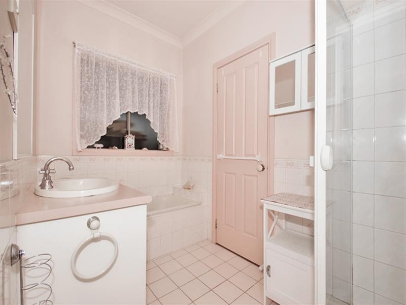 17 Rosewood Place, Chirnside Park VIC 3116