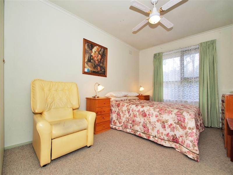 1/4 Milton Court, Mooroolbark VIC 3138