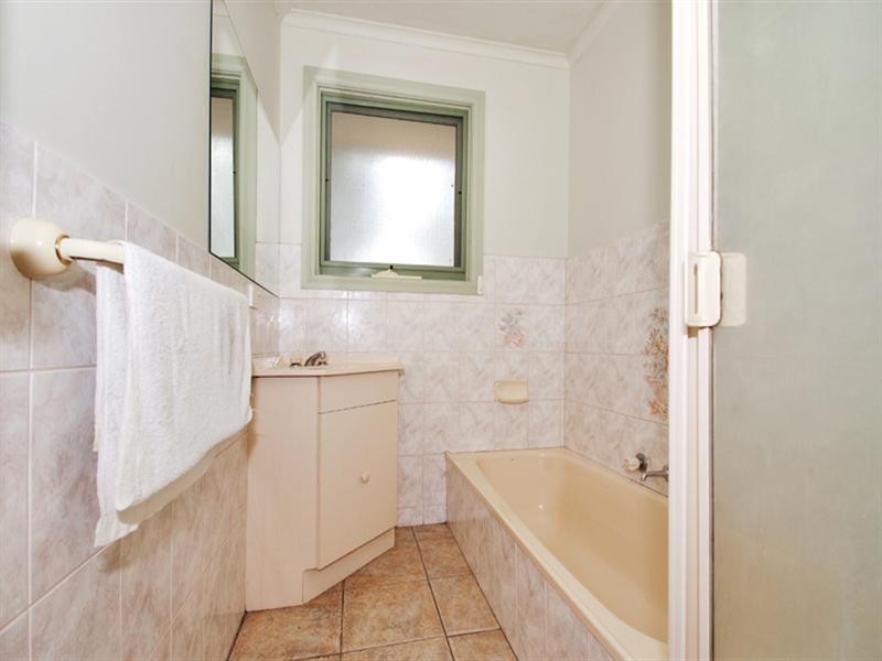 1/4 Milton Court, Mooroolbark VIC 3138