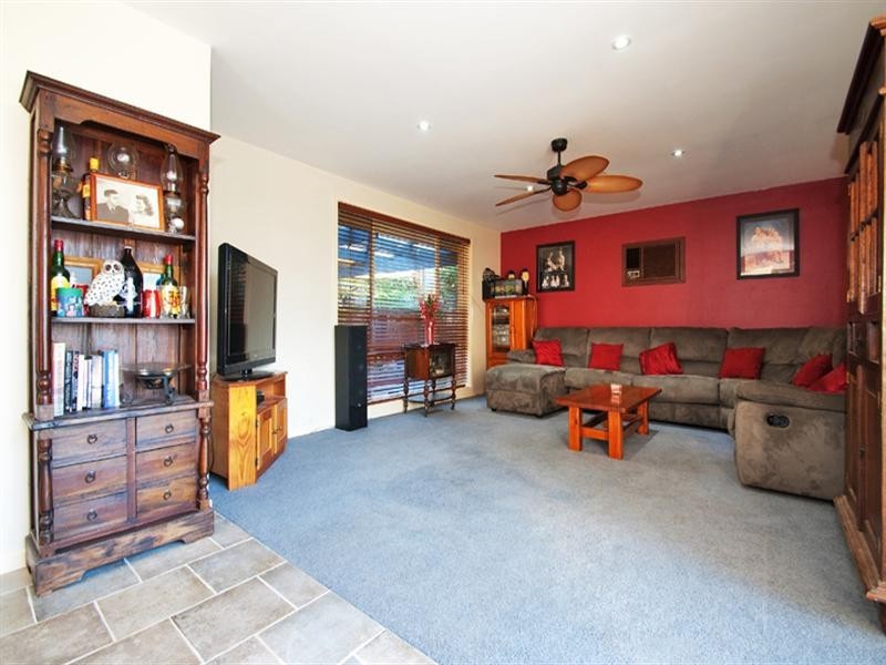 9 Cumberland Crescent, Chirnside Park VIC 3116