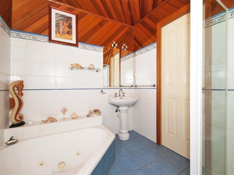 9 Cumberland Crescent, Chirnside Park VIC 3116