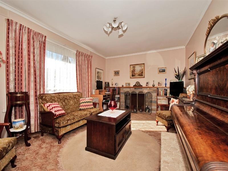 37 Ballantyne Crescent, Kilsyth VIC 3137