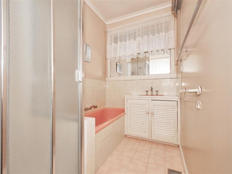 37 Ballantyne Crescent, Kilsyth VIC 3137