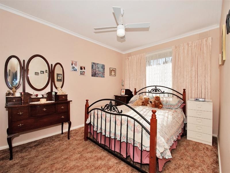 37 Ballantyne Crescent, Kilsyth VIC 3137