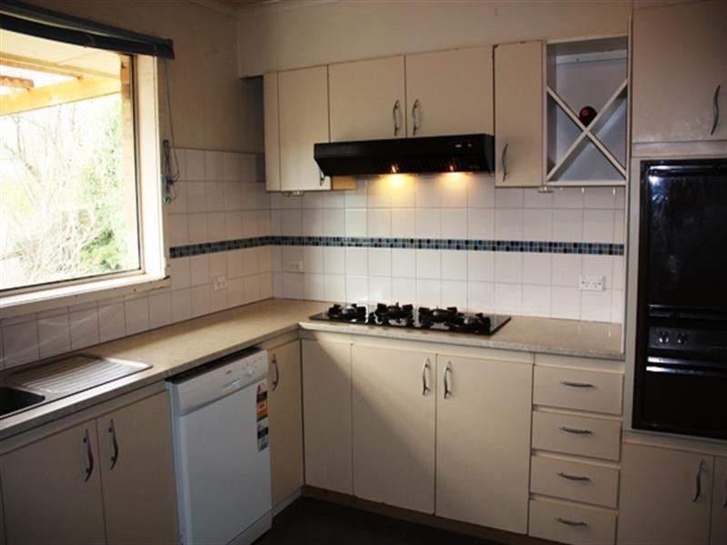 16 Holmes Road, Mooroolbark VIC 3138