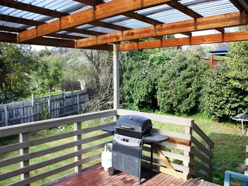 16 Holmes Road, Mooroolbark VIC 3138