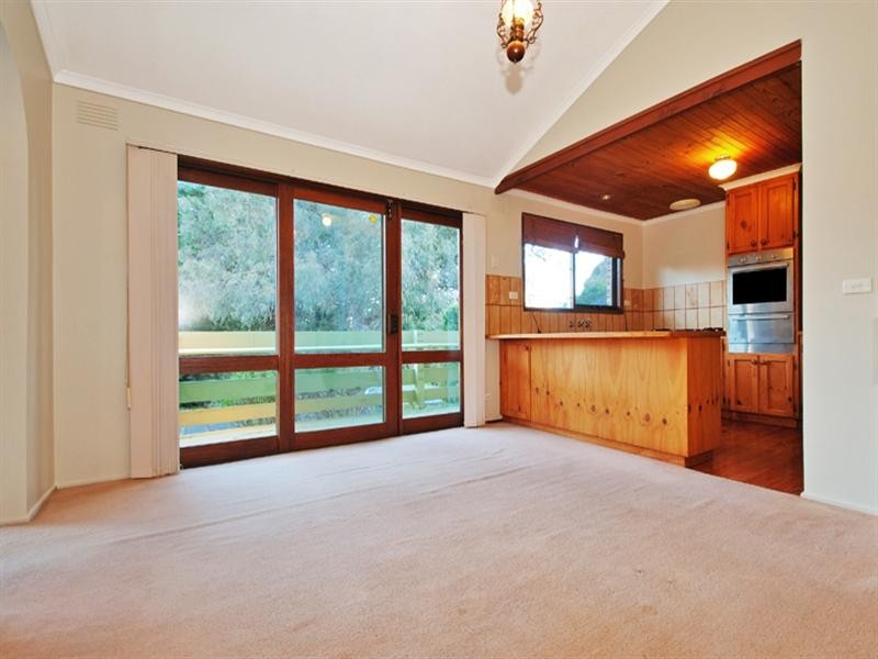 43 Churchill Drive, Mooroolbark VIC 3138
