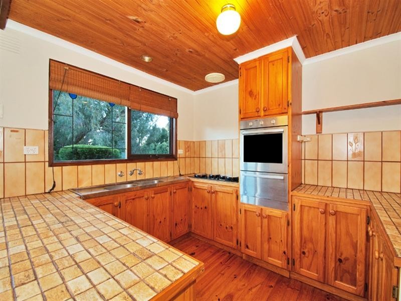 43 Churchill Drive, Mooroolbark VIC 3138