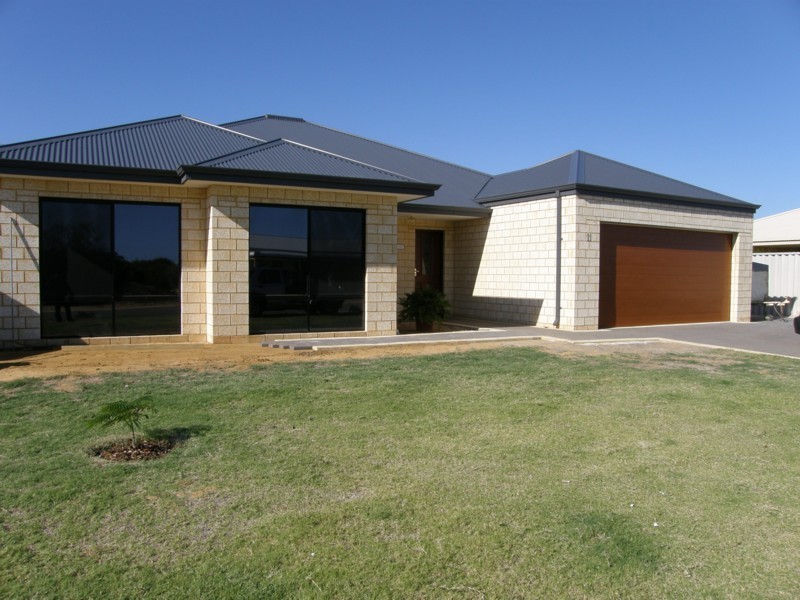 11 Gliddon Avenue, Kalbarri WA 6536