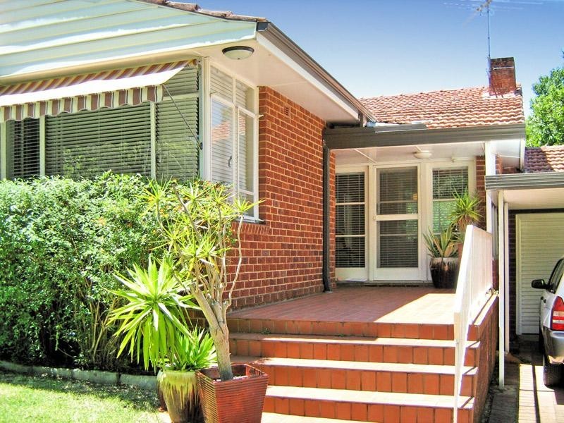 8 Yarrennan Avenue, West Pymble NSW 2073